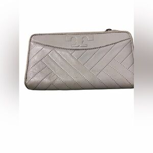 Tory Burch Light Gray Quilted Wallet